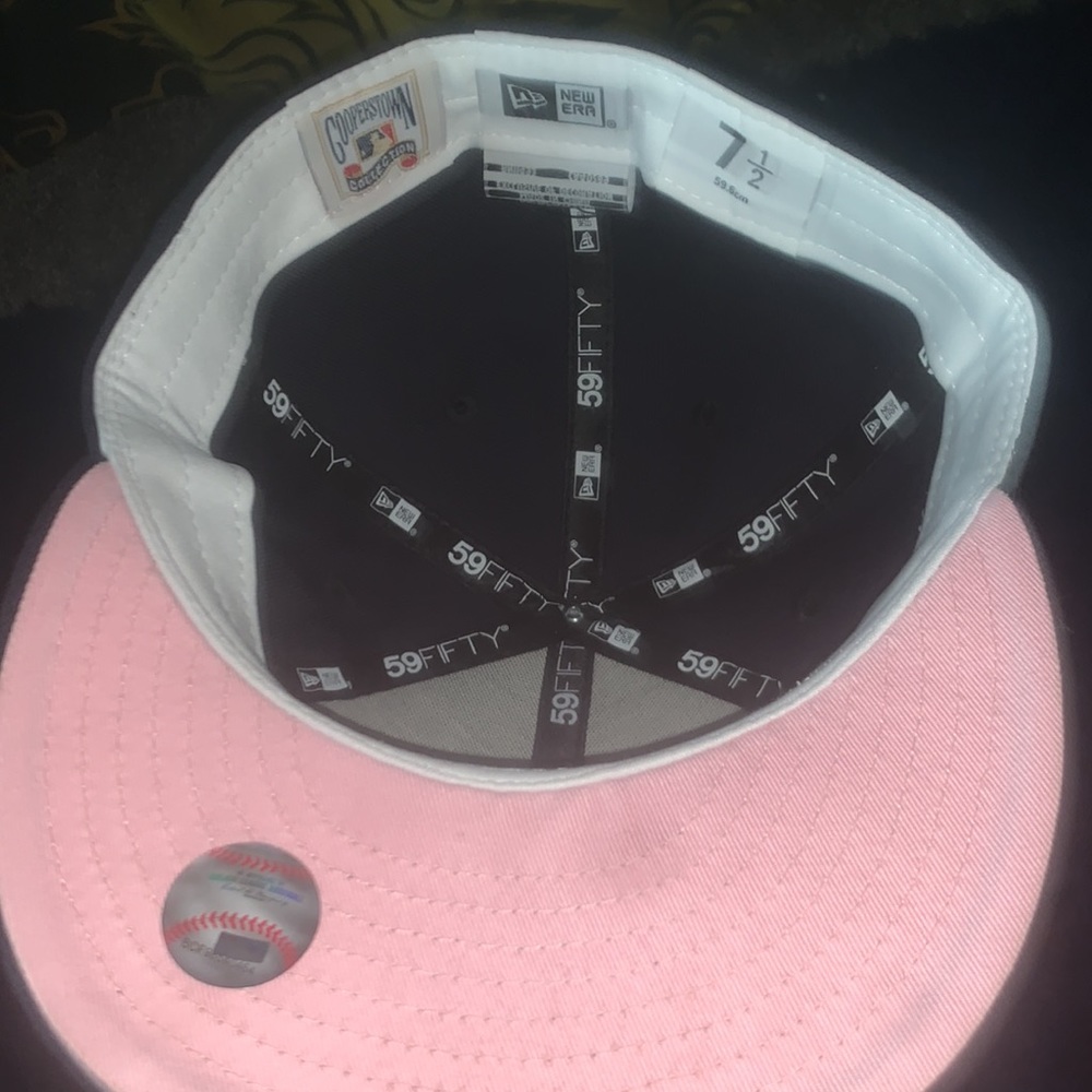 Fitted cap - Picture 3 of 3